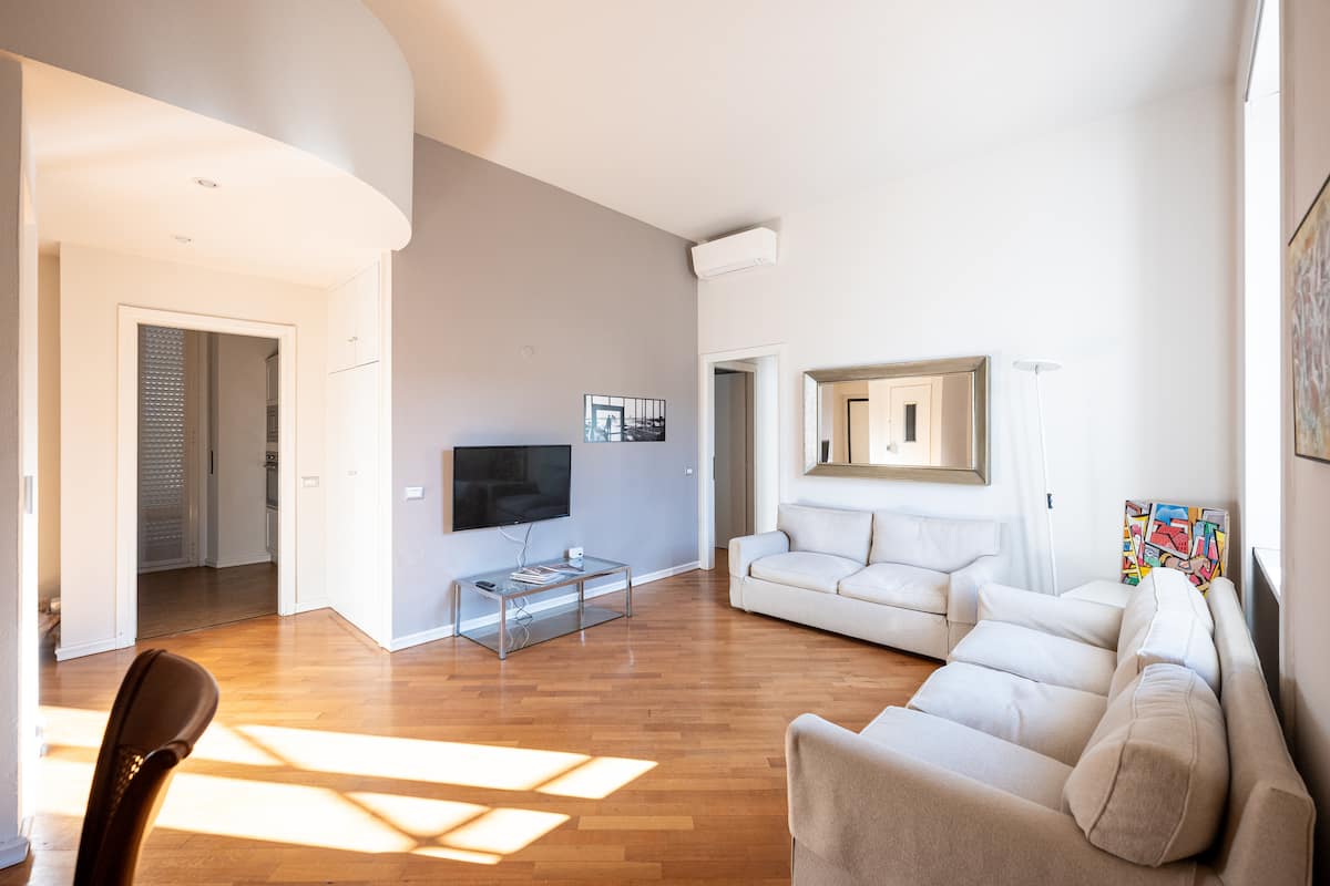 Elegant 3BR — 15 min Duomo, 2 min Sempione, appartamento gestito da Domus Feriae a Sempione, Milano